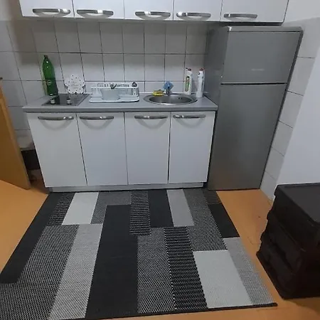 公寓 Apartman Stupine 图兹拉